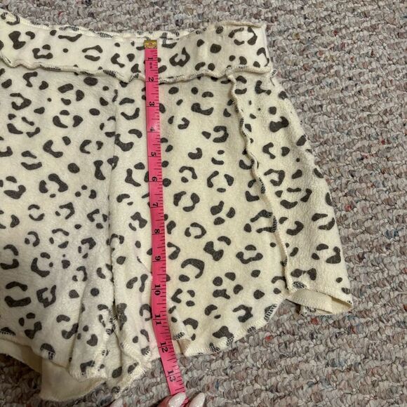 Free People Rain Check Leopard Short- Size XS - Picture 6 of 9